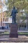 Памятник  В.И. Ленину.  Скульптор А. Л. Котихин, архитектор Е. И. Левитан. Проспект Ленина, сквер перед зданием областной администрации.